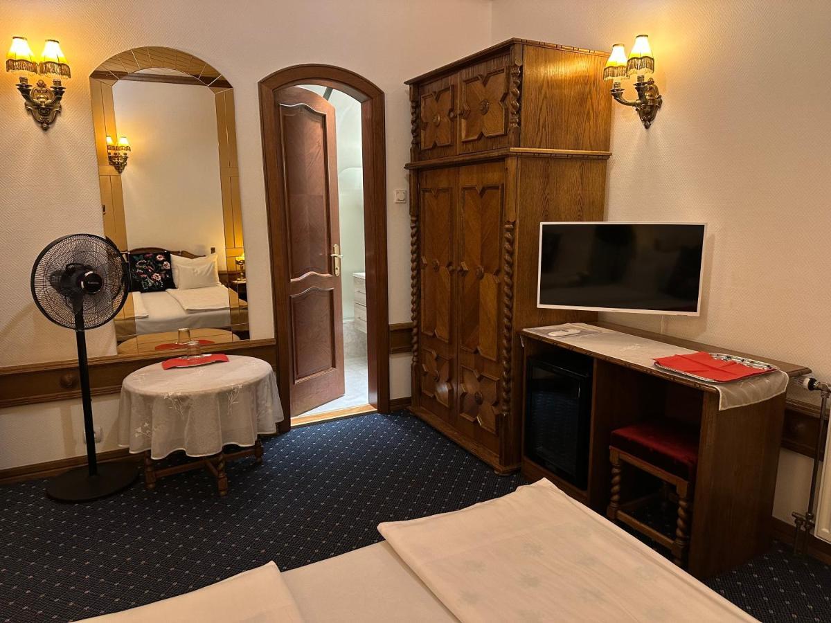 Hotel Éllő Panzió Veszprém Exterior foto