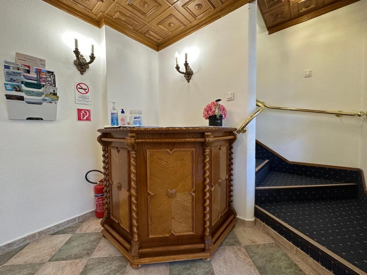 Hotel Éllő Panzió Veszprém Exterior foto