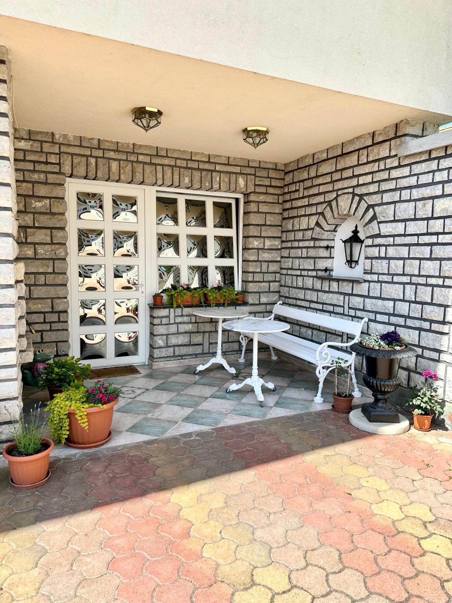 Hotel Éllő Panzió Veszprém Exterior foto